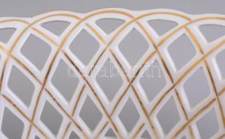 Herendi gyümölcsmintás porcelán áttört kosár, kézzel festett, jelzett, fülénél restaurált, 34×25 cm