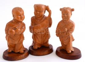 8 db faragott kínai fa figura mind különböző mesterségek képviselői. Fa talapzaton. 11 cm