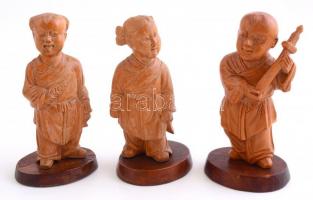 8 db faragott kínai fa figura mind különböző mesterségek képviselői. Fa talapzaton. 11 cm