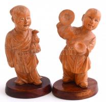 8 db faragott kínai fa figura mind különböző mesterségek képviselői. Fa talapzaton. 11 cm