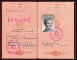 1960 A Magyar Népköztársaság által kiállított fényképes útlevél Ausztriába / Hungarian passport