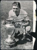 Puskás Ferenc (1927-2006) labdarúgó aláírása az őt ábrázoló fotó hátoldalán