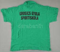 Grosics Gyula (1926-2014) labdarúgó aláírása pólón