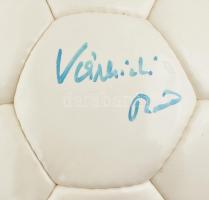 Szepesi György, Várhidi Pál, Kozma István, Dalnoki Jenő labdarúgók és mások aláírása focilabdán