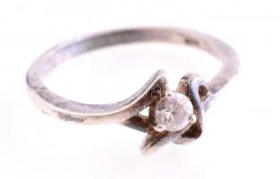 Ezüst (Ag) gyűrű, kővel. Jelzett. 2,36 g m: 56