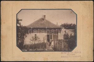 1928 Pestújhely, kertes ház, kartonra kasírozott fotó Horváth János műterméből, 12×16 cm