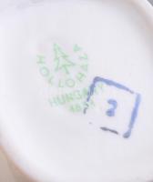 Hollóházi pálinkás kiöntő, 6 db kupicás pohárral, matricás, jelzett, kis kopásokkal, m: 4,5 cm, 15 c...