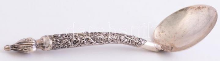Ezüst(Ag) szervírozó kanál, jelzett, h: 31 cm, nettó: 146 g