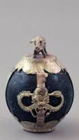 Malac figura malachit színű kő gömbön. m: 5 cm