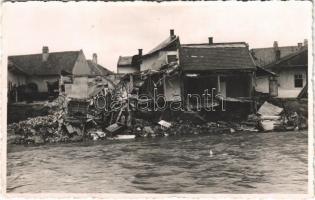 1941 Kolozsvár, Cluj; A megáradt Szamos okozta károk / destruction after the flood of the Somes river. photo