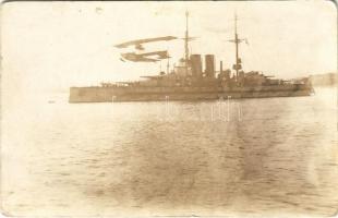 Osztrák-Magyar Haditengerészet csatahajója és L 51 hidroplán / K.u.K. Kriegsmarine Seeflugzeug / WWI Austro-Hungarian Navy battleship with seaplane, naval aircraft. photo (EK)