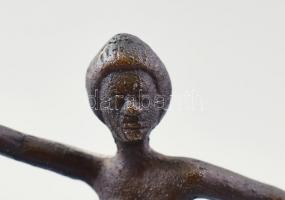 Bronz női táncos figura. Jelzés nélkül  m: 10 cm