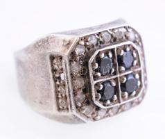 Ezüst(Ag) gyűrű, apró kövekkel, jelzett, méret: 50, bruttó: 6,39 g