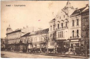1917 Arad, Lloyd palota, lovashintók, pálinka raktár, Purjes Bazár, Apolló színház. Vasúti levelezőlapárusítás 4792. / street, palace, shops, cinema, horse chariots