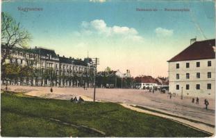 1917 Nagyszeben, Hermannstadt, Sibiu; Hermann tér. Vasúti levelezőlapárusítás 4.sz. 1915. / Hermannsplatz / square  (EB)