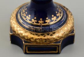 Zsolnay amfora váza udvarlási jelenettel. XIX. sz. vége. Kézzel festett, jelzett (máz alatti kék csa...