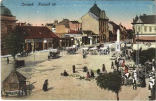 1928 Szolnok, Kossuth tér, piac, Népbank takarékpénztár, emlékmű, Steiner Jakab, Klein Ignác, Kenéz Lajos és kárpitos üzlet, Gettler Bank és Váltóüzlet