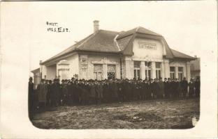 1925 Budapest XXI. Csepel, Vas és réz esztergályosok és gépmunkások Otthona, Vas és fémmunkások segélyező egylet, csoportkép. photo