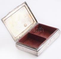 Esküvői ezüst (Ag) szelence a Podmaniczky család címerével és grófi koronával. XX. sz. eleje. Fa bet...