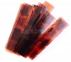 cca 1981-85 Egy világutazó emlékei. Sok száz darab fotó és negatív film kockák cipős dobozban: Dél A...