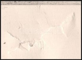 Kondor Lajos (1926-2006): Öregek napközi otthona. Rézkarc, papír, jelzett. Lap alja sérült. 19,5x29 ...