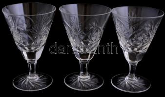 Össz. 12 db kristály üveg boros pohár: 3 db nagy méretű, apró csorbákkal, m: 15 cm + 9 db kis méretű...