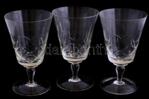 Össz. 12 db kristály üveg boros pohár: 3 db nagy méretű, apró csorbákkal, m: 15 cm + 9 db kis méretű...