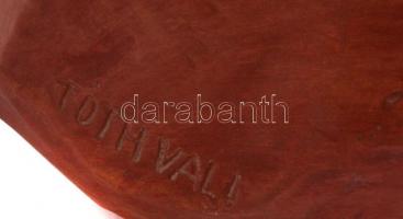 Tóth Valéria (1943- ): Anya gyermekével, terrakotta, jelzett, apró kopásokkal, m: 32 cm