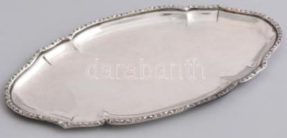 Ezüst (Ag) díszes peremű tálca, jelzett, kopásnyommal, 14x24,5 cm, nettó: 164 gr