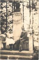 Balatonfüred, Dr. Mángold emlékére állították tisztelői és barátai 1913., szobor. photo