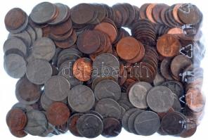 Amerikai Egyesült Államok ~900g-os érme tétel 1 és 5c névértékek T:vegyes USA ~900 gramms of coins lot in 1 and 5 cents denominations C:mixed