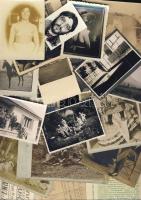 cca 1900-1960: 17 db vegyes fotó több érdekességgel + 4 db nyomtatvány, igazolvány