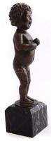 Vastagh Éva (1900-1942): Síró kisfiú. Bronz, jelzett, márvány talapzaton. 24,5 cm / Crying boy. Bron...
