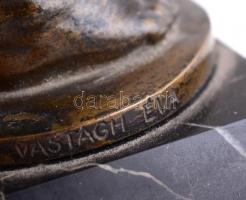 Vastagh Éva (1900-1942): Síró kisfiú. Bronz, jelzett, márvány talapzaton. 24,5 cm / Crying boy. Bron...