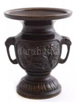 Kínai bronz edény. Madárfigurás díszítéssel. Jelzett. XIX. sz. 10 cm
