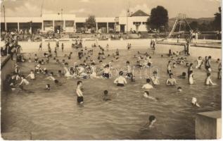 Trencsén, Trencín; Mestská plaváren / városi strand, uszoda,  fürdőzők / swimming pool, bathers (EK)