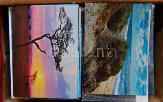 530 db modern tájképes lap