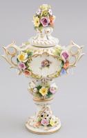 Alt Wien jelzésű porcelán fedeles urnaváza. Virágos díszítéssel. Kézzel festett, jelzett, lepattanás...