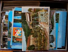 900 db modern magyar és külföldi  városképes lap