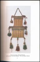 Fülöp Gyula (szerk.): Keleti textilek. Székesfehérvár, 1997, Szent István Király Múzeum. 24p. Kiállí...