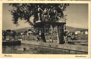 Munkács, Mukacheve, Mukacevo; strand, ugrótorony, fürdőzők. Schönfeld Henrik kiadása / swimming pool...