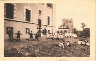 Roma, Rome; Casa del S. Cuore alle Catacombe. I bambini dellAsilo in ricreazione / kindergarten, children playing