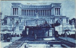 Roma, Rome; I cannoni a Piazza Venezia / square, Italian soldiers with cannons captured from the Austro-Hungarian Army (glue marks)