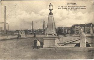1915 Bayreuth, Die mit der Mainregulierung erbaute neue Brücke mit Blick auf die neuen Fabrikbetriebe / bridge, factory (EK)