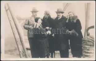 cca 1930 Móricz Zsigmond felesége Simonyi MÁria társaságában és másokkal. fotólap 14x9 cm