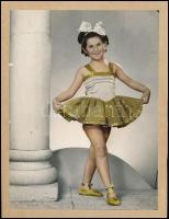 cca 1930-1940 Balerina fotó, utólag színezett, kis sérüléssel, kartonra ragasztva, 25,5x20 cm