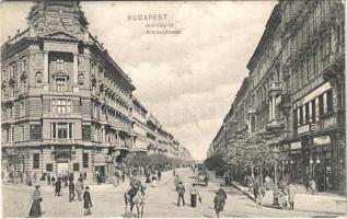 Budapest VI. Andrássy út, lovas csendőr, Takarékpénztár, Fonciere, üzletek