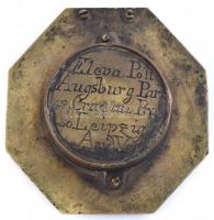 Tájoló. Andreas Vogler, XVIII. század, Augsburg. Gazdagon díszített réz tájoló ,hátulján felirattal:...