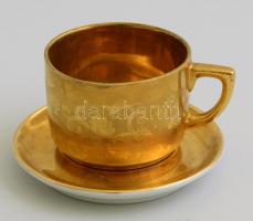 Zsolnay porcelán arany színű mokkás csésze és alj, jelzett, kopásnyomokkal, m: 4 cm, alj d. 8,5 cm