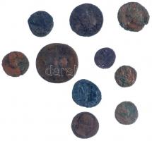 Római Birodalom 10db-os kopott és/vagy tisztítatlan III-IV. századi érmetétel T:3
Roman Empire 10pc...